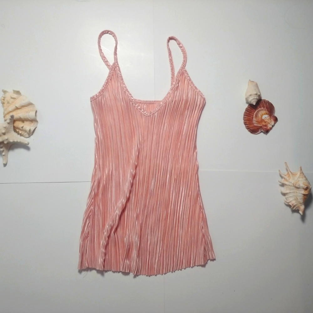 🌈Pink camisole. No tags so not sure of brand.